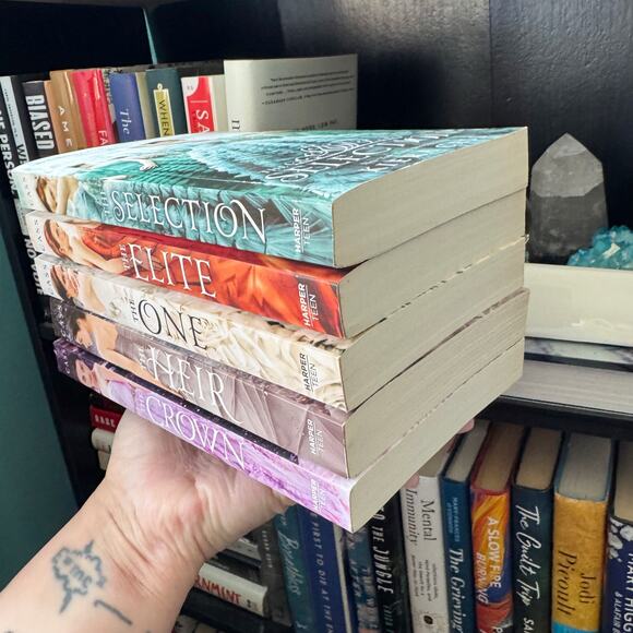 The Selection Series Books #1-5 Kiera Cass Fantasy Princess Series New Crown - Picture 3 of 10